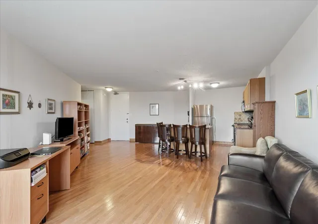 Photo 4 of Condo for sale at 6833 N Kedzie Ave #809, Chicago, IL 60645 | MLS# 12786977 | Listing updated on 2026-10-22