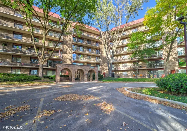 Photo 1 of Condo for sale at 35 S Baybrook Dr #114, Palatine, IL 60074 | MLS# 12786980 | Listing updated on 2026-10-22