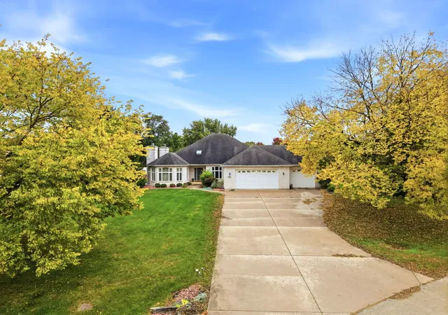Single family home for sale at 365 E Pine Meadow Ct, Morris, IL 60450 | MLS# 12786981