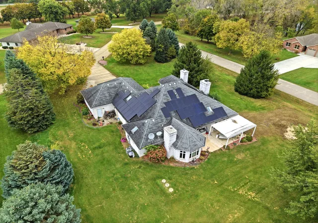 Photo 2 of Single family home for sale at 365 E Pine Meadow Ct, Morris, IL 60450 | MLS# 12786981 | Listing updated on 2026-10-21