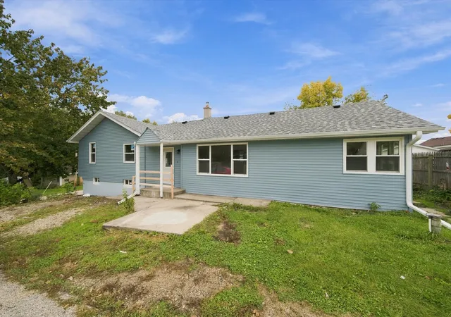 Photo 2 of Single family home for sale at 42279 N Elm St, Antioch, IL 60002 | MLS# 12786986 | Listing updated on 2026-10-23
