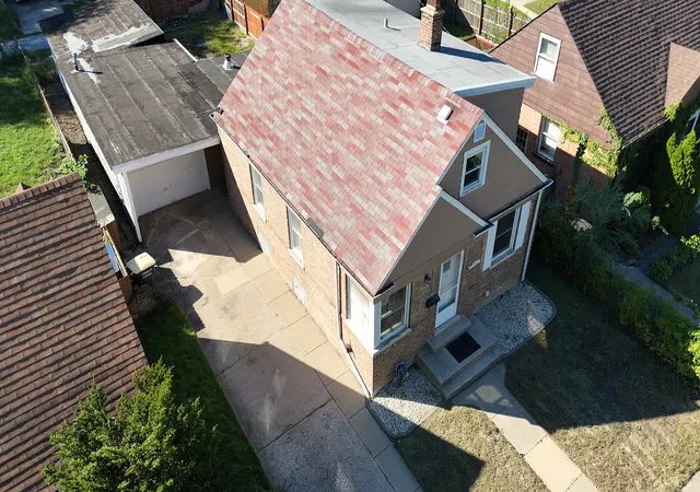 Photo 2 of Single family home for sale at 17950 School St, Lansing, IL 60438 | MLS# 12786995 | Listing updated on 2026-10-21