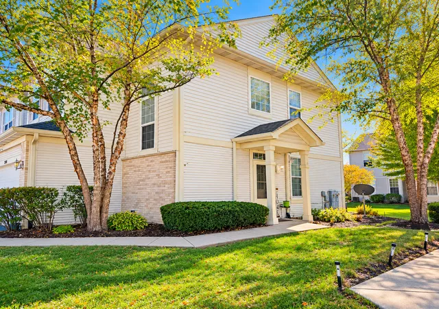 Photo 2 of Townhouse for sale at 2100 Sunrise Cir, Aurora, IL 60503 | MLS# 12786997 | Listing updated on 2026-10-23