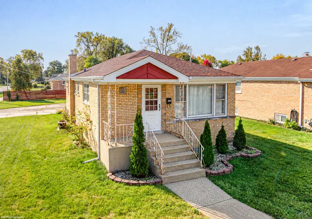 Photo 1 of Single family home for sale at 5101 W 83rd Street, Burbank, IL 60459 | MLS# 12787005 | Listing updated on 2026-10-22