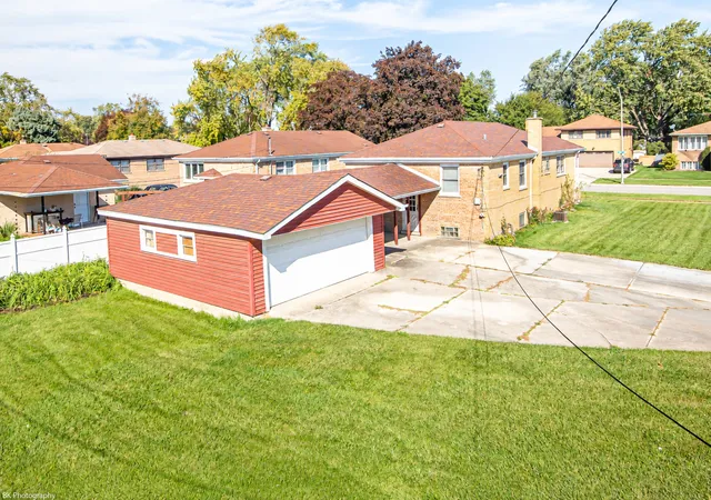 Photo 3 of Single family home for sale at 5101 W 83rd Street, Burbank, IL 60459 | MLS# 12787005 | Listing updated on 2026-10-22