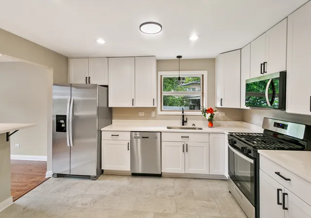 Photo 4 of Single family home for sale at 9128 S Komensky Ave, Oak Lawn, IL 60453 | MLS# 12787007 | Listing updated on 2026-10-22