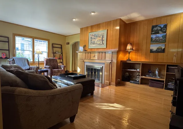 Photo 2 of Single family home for sale at 4026 Linden Ave, Western Springs, IL 60558 | MLS# 12787017 | Listing updated on 2026-10-29