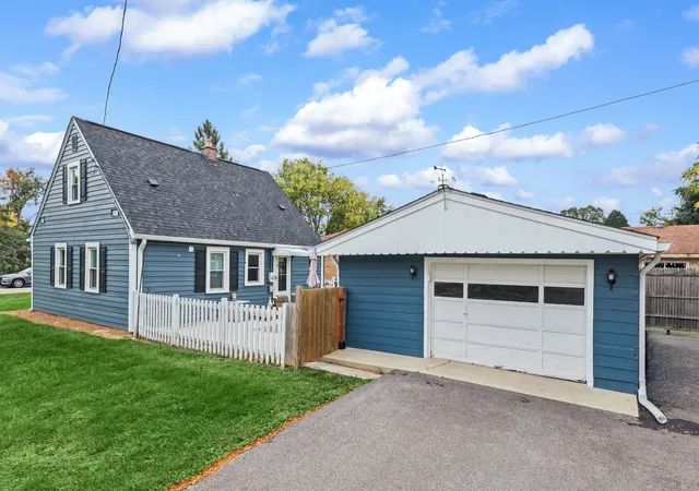 Photo 2 of Single family home for sale at 500 E Stimmel St, West Chicago, IL 60185 | MLS# 12787018 | Listing updated on 2026-10-22