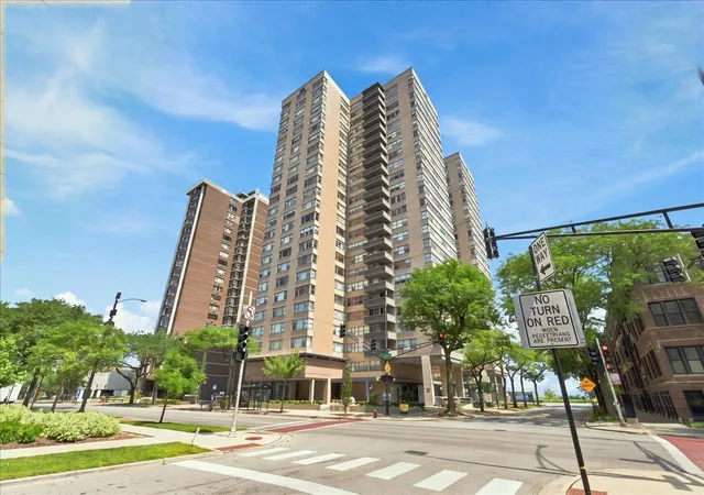 Condo for sale at 6301 N Sheridan Rd #3D, Chicago, IL 60660 | MLS# 12787035