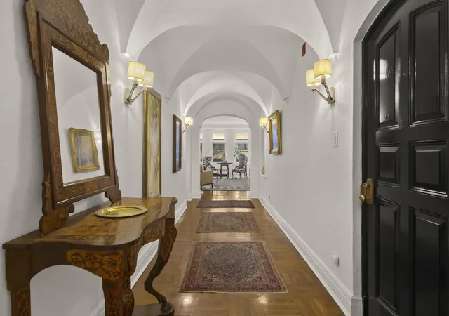 Photo 3 of Condo for sale at 222 E Chestnut St #5B, Chicago, IL 60611 | MLS# 12787040 | Listing updated on 2026-10-17