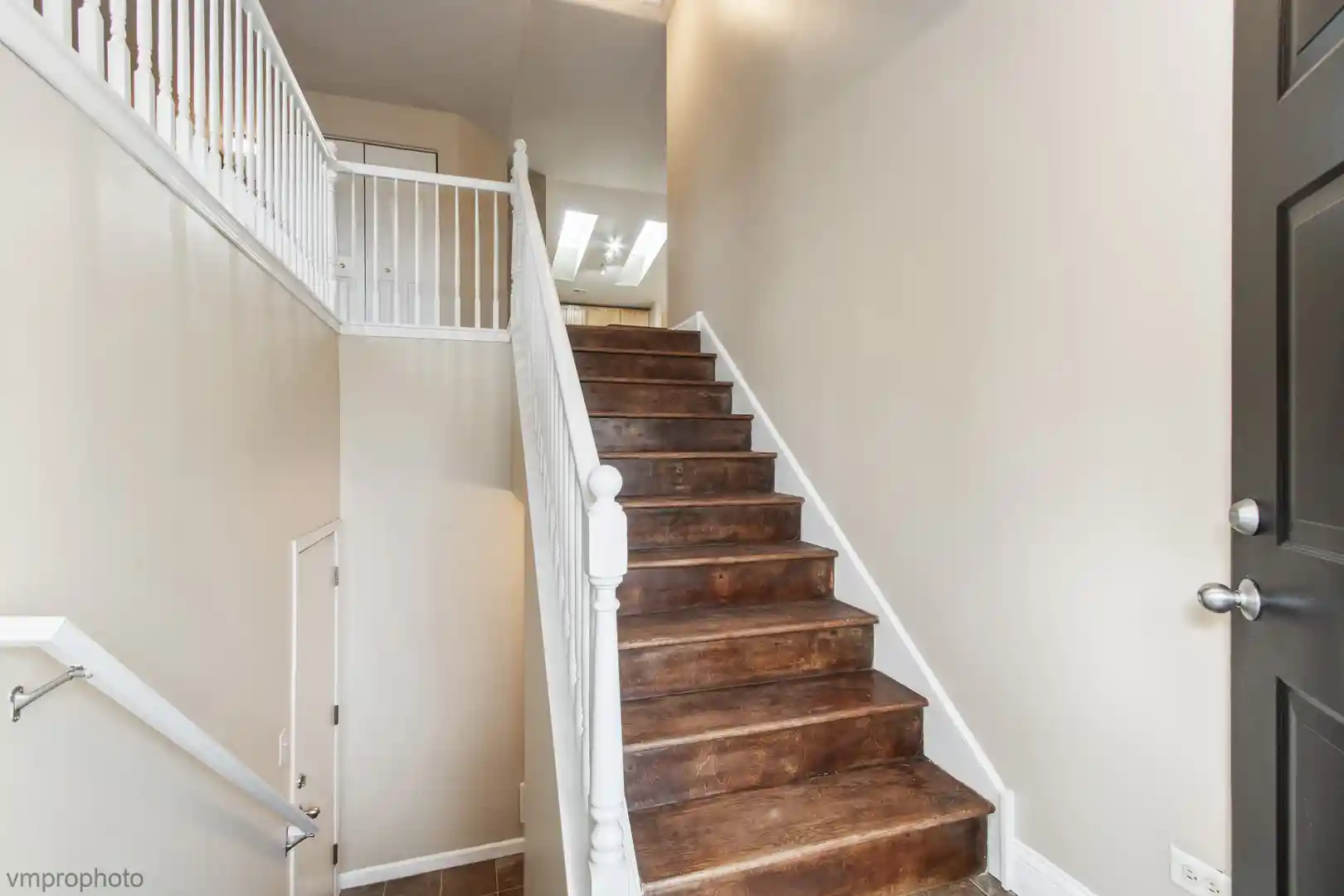 Listing Photo 2 - Condo for sale in 1582 Matthew Dr located at 1582 Matthew Dr, Algonquin, IL 60102 - Unit #1582