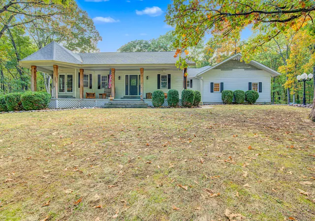Photo 1 of Single family home for sale at 16555 N Mccauley Ln, Mt Vernon, IL 62864 | MLS# 12787051 | Listing updated on 2026-10-20