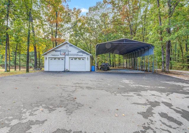 Photo 4 of Single family home for sale at 16555 N Mccauley Ln, Mt Vernon, IL 62864 | MLS# 12787051 | Listing updated on 2026-10-20