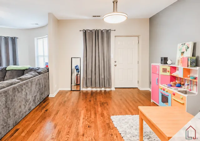 Photo 3 of Condo for sale at 4615 S Michigan Ave #3S, Chicago, IL 60653 | MLS# 12787067 | Listing updated on 2026-10-22