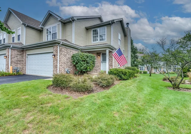 Townhouse for sale at 151 Sussex Ct, Roselle, IL 60172 | MLS# 12787079