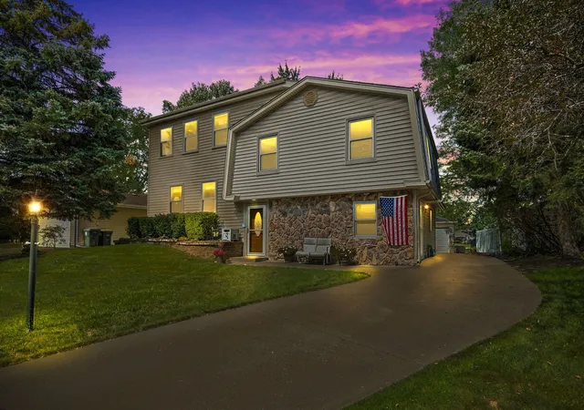 Photo 1 of Single family home for sale at 1476 Worden Way, Elk Grove Village, IL 60007 | MLS# 12787080 | Listing updated on 2026-10-22