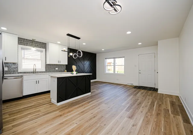 Photo 4 of Single family home for sale at 1005 W 103rd Street, Chicago, IL 60643 | MLS# 12787094 | Listing updated on 2026-10-22