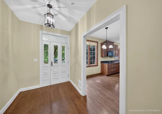 Photo 3 of Townhouse for sale at 790 Parkview Ct, Glen Ellyn, IL 60137 | MLS# 12787097 | Listing updated on 2026-10-22