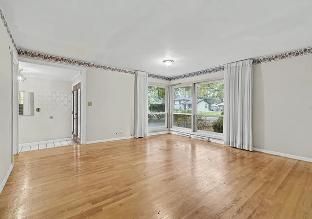Photo 3 of Single family home for sale at 213 Triton Ln, Naperville, IL 60540 | MLS# 12787100 | Listing updated on 2026-10-21