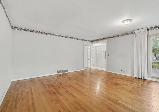 Photo 4 of Single family home for sale at 213 Triton Ln, Naperville, IL 60540 | MLS# 12787100 | Listing updated on 2026-10-21
