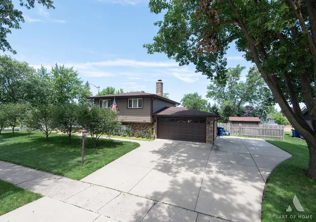 Photo 1 of Single family home for sale at 8140 W 91st Street, Hickory Hills, IL 60457 | MLS# 12787101 | Listing updated on 2026-10-22
