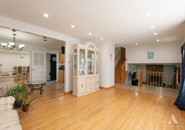 Photo 4 of Single family home for sale at 8140 W 91st Street, Hickory Hills, IL 60457 | MLS# 12787101 | Listing updated on 2026-10-22