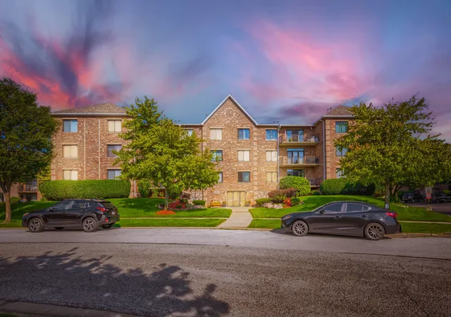 Condo for sale at 11035 Deblin Ln #305, Oak Lawn, IL 60453 | MLS# 12787107