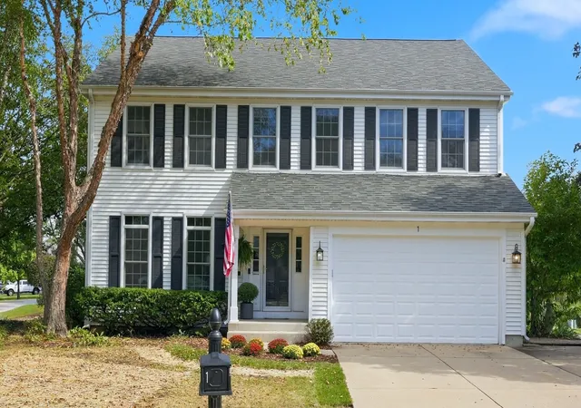 Single family home for sale at 1 Fernwood Ct, Algonquin, IL 60102 | MLS# 12787109