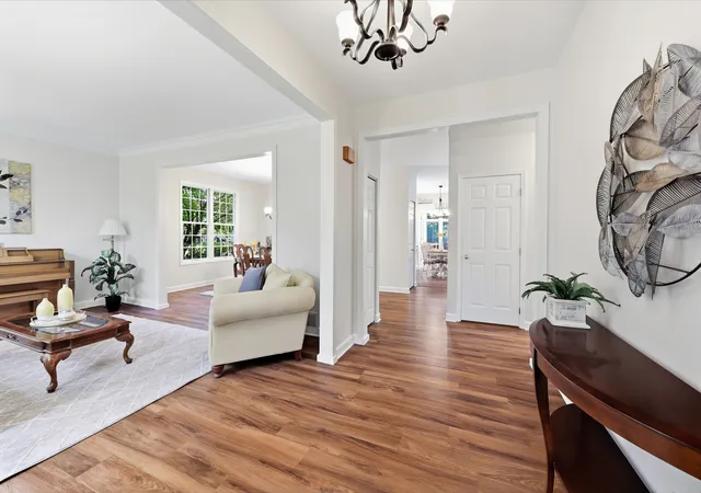 Photo 3 of Single family home for sale at 1 Fernwood Ct, Algonquin, IL 60102 | MLS# 12787109 | Listing updated on 2026-10-22