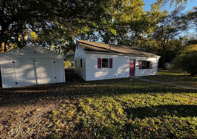 Photo 1 of Single family home for sale at 802 Sherwood Ter, Champaign, IL 61820 | MLS# 12787118 | Listing updated on 2026-10-27