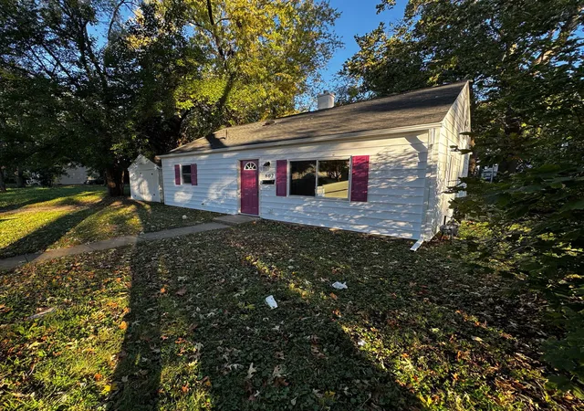 Photo 2 of Single family home for sale at 802 Sherwood Ter, Champaign, IL 61820 | MLS# 12787118 | Listing updated on 2026-10-27
