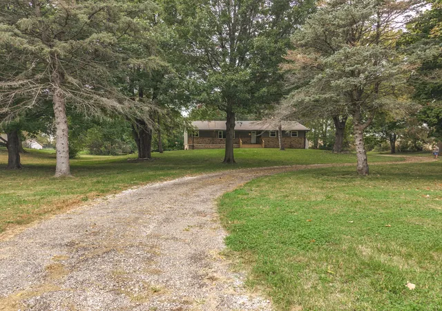 Photo 2 of Single family home for sale at 1005 Rabbit Hl Rd, Bloomington, IL 61705 | MLS# 12787119 | Listing updated on 2026-10-22