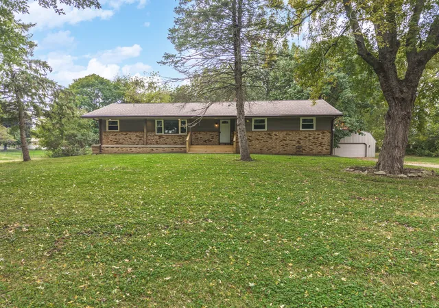 Photo 1 of Single family home for sale at 1005 Rabbit Hl Rd, Bloomington, IL 61705 | MLS# 12787119 | Listing updated on 2026-10-22