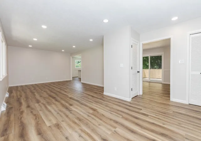 Photo 3 of Single family home for sale at 1005 Rabbit Hl Rd, Bloomington, IL 61705 | MLS# 12787119 | Listing updated on 2026-10-22