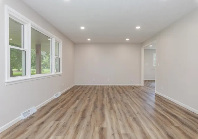 Photo 3 of Single family home for sale at 1005 Rabbit Hl Rd, Bloomington, IL 61705 | MLS# 12787119 | Listing updated on 2026-10-22