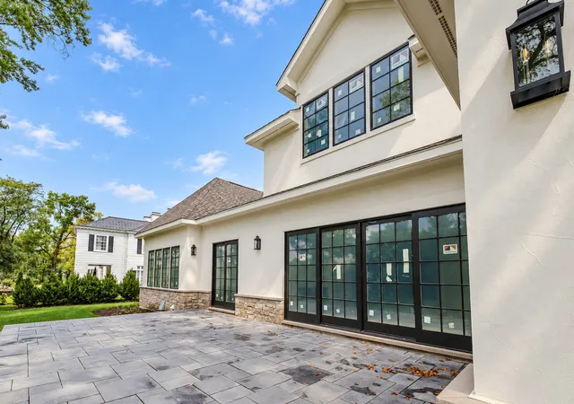 Photo 4 of Single family home for sale at 270 Majestic Oak Ct, Lake Forest, IL 60045 | MLS# 12787122 | Listing updated on 2026-10-21