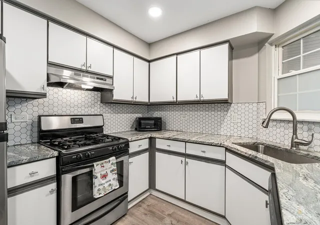 Listing Photo 4 - Condo for sale in building located at 1028 Rockport Dr, Carol Stream, IL 60188