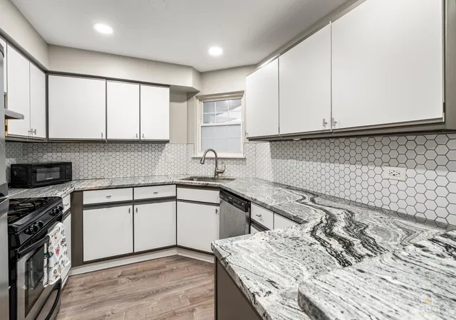 Listing Photo 5 - Condo for sale in building located at 1028 Rockport Dr, Carol Stream, IL 60188