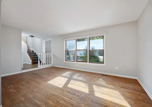Photo 3 of Single family home for sale at 571 Shenandoah Trl, Elgin, IL 60123 | MLS# 12787136 | Listing updated on 2026-10-23