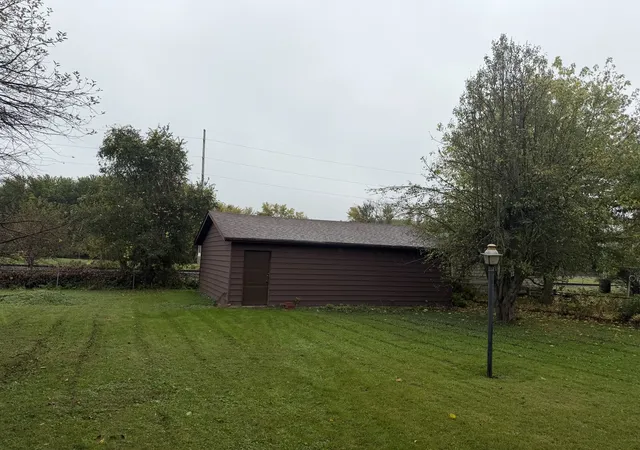 Photo 3 of Single family home for sale at 1807 Garfield St, Clinton, IA 52732 | MLS# 12787137 | Listing updated on 2026-10-22