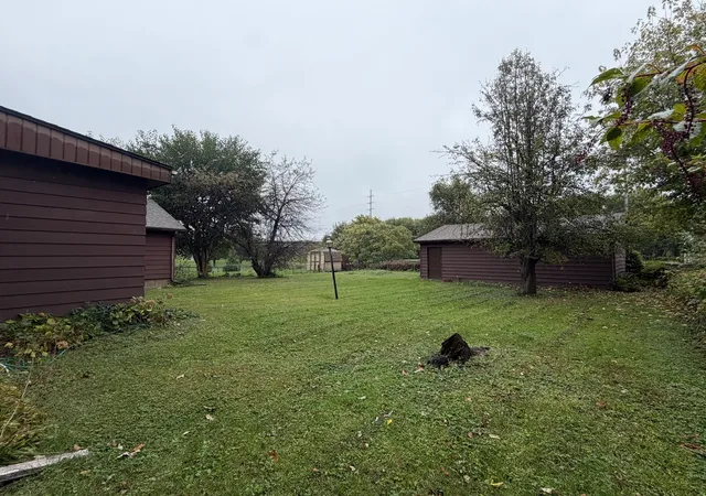 Photo 4 of Single family home for sale at 1807 Garfield St, Clinton, IA 52732 | MLS# 12787137 | Listing updated on 2026-10-22