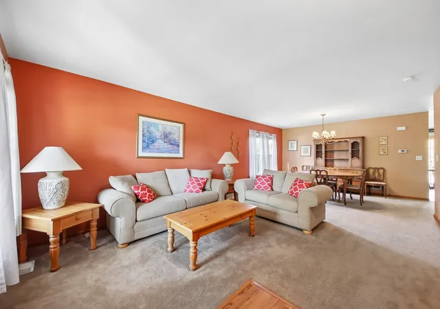 Photo 3 of Single family home for sale at 250 Sparrow Dr, Woodstock, IL 60098 | MLS# 12787140 | Listing updated on 2026-10-22