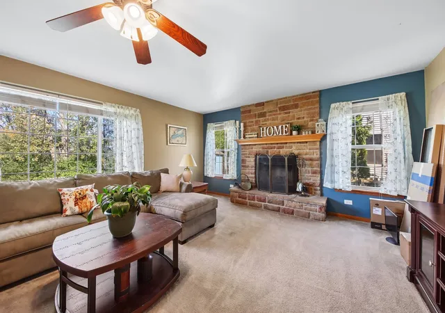 Photo 4 of Single family home for sale at 250 Sparrow Dr, Woodstock, IL 60098 | MLS# 12787140 | Listing updated on 2026-10-22