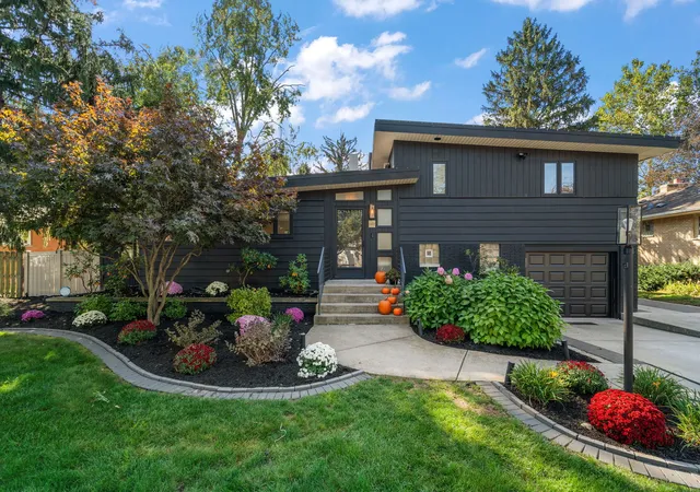Photo 1 of Single family home for sale at 1412 35th Street, Munster, IN 46321 | MLS# 12787145 | Listing updated on 2026-10-22