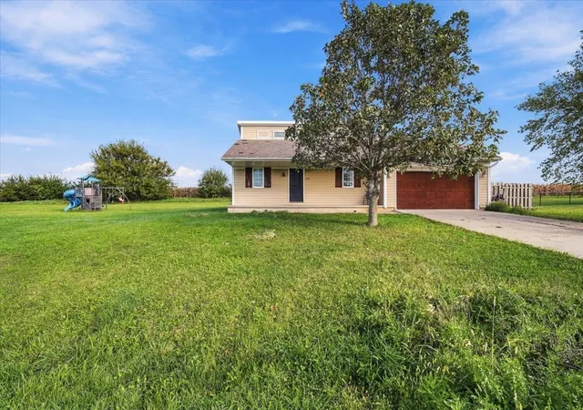 Photo 1 of Sale Pending at 414 Travis Dr, Carlock, IL 61725 | MLS# 12787173 | Listing updated on 2026-10-20