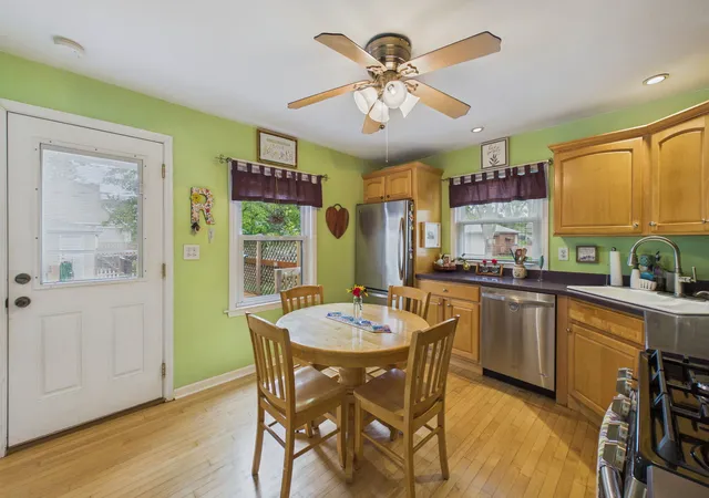 Photo 4 of Single family home for sale at 520 N Eastwood Ave, Mount Prospect, IL 60056 | MLS# 12787181 | Listing updated on 2026-10-22