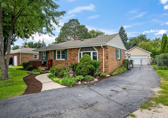 Photo 2 of Single family home for sale at 508 Spring St, Roselle, IL 60172 | MLS# 12787184 | Listing updated on 2026-10-21