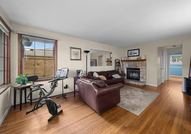 Photo 4 of Single family home for sale at 508 Spring St, Roselle, IL 60172 | MLS# 12787184 | Listing updated on 2026-10-21