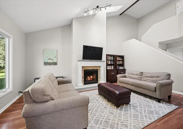 Listing Photo 5 - Condo for sale in building located at 1302 Pimlico Pkwy, Libertyville, IL 60048 - Unit #-