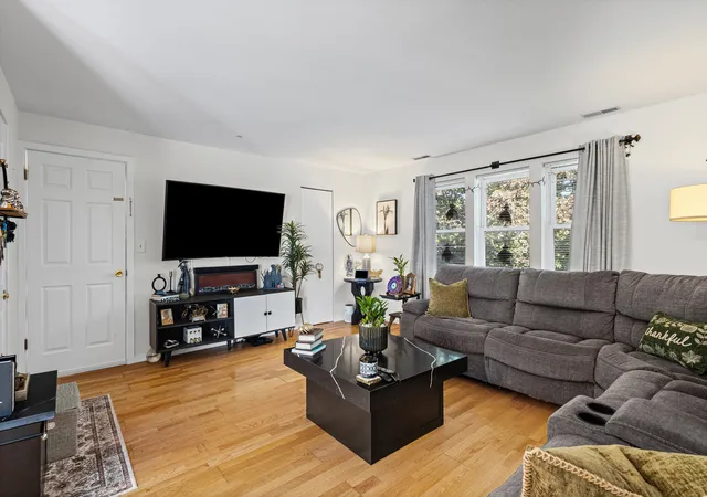 Photo 3 of Multi family home for sale at 5122 N Lotus Ave, Chicago, IL 60630 | MLS# 12787200 | Listing updated on 2026-10-21